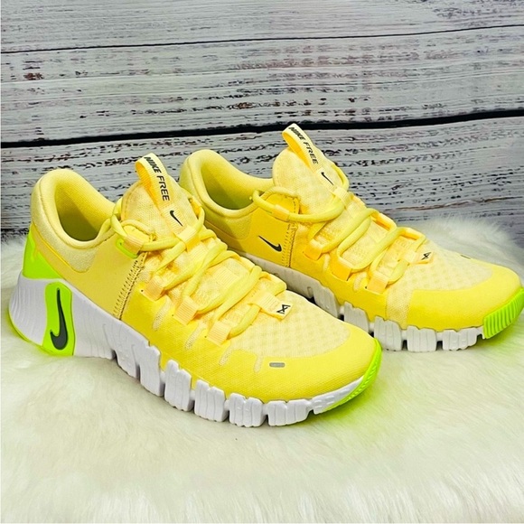 New Women’s Nike Free Metcon 5 athletic shoes - Picture 10 of 10